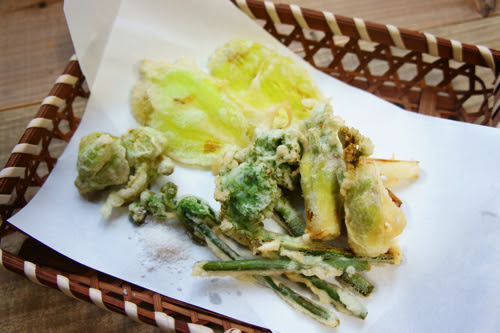 サクッとして ほろ苦い春の味 山菜料理の王道 天ぷら レシピ オチビサン 公式サイト