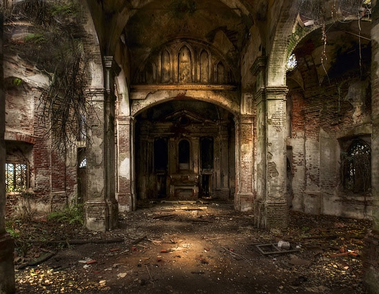 .What remains of an abandoned church in Italy. .
