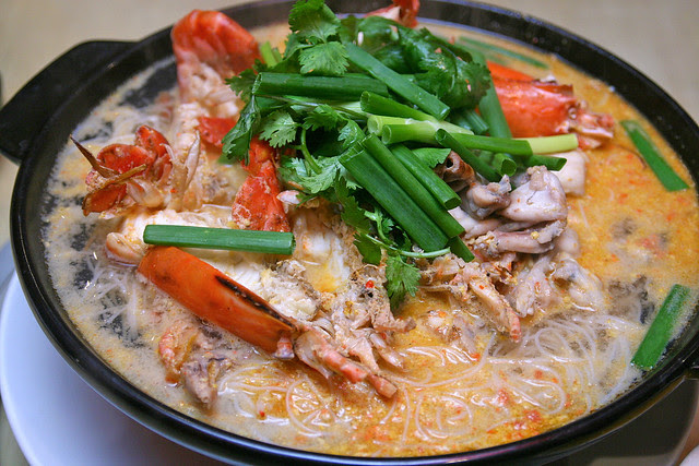 Claypot Frog & Jumbo Prawn Bee Hoon with Wine