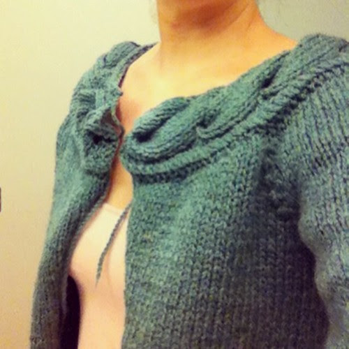 The mystery cables from a couple of pictures back have found their place. Still have to make the yoke, right and left ribbing as well as button decisions. #knitting #handmade #birthdaygift