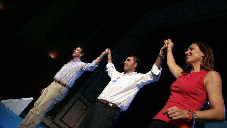 José Manuel Soria, Manuel Domínguez y Cristina Tavío durante un acto electoral del PP en Tenerife.