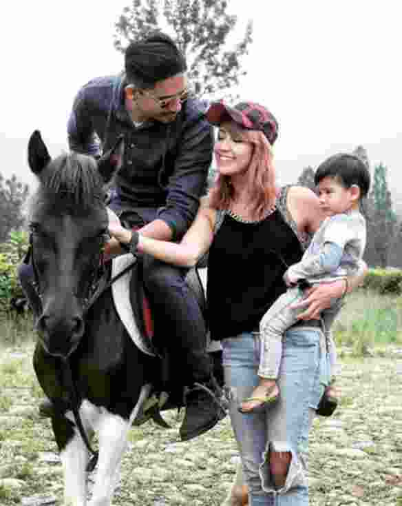Artis-artis Top FTV yang Kisah Cinta Seindah Perannya 
