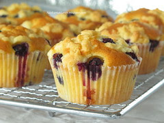 Blueberry crumble cupcakes