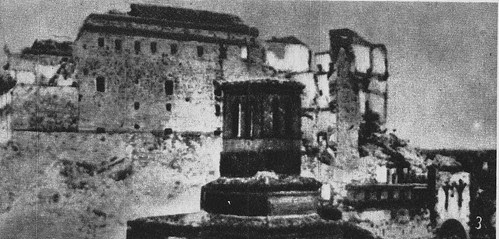 Iglesia de la Magdalena y Alcázar de Toledo al final del asedio en 1936