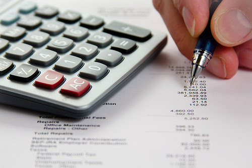 Analyzing Financial Data.jpg