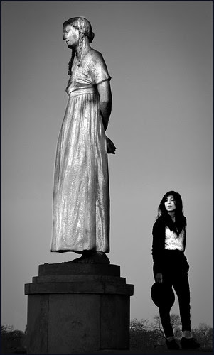 poseren in parijs by hans van egdom