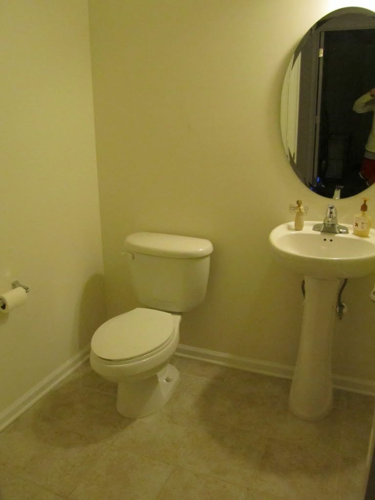 Hall 1/2 bath downstairs