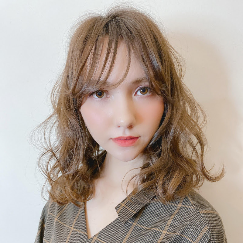 デジタルパーマのミディアムウェーブスタイル 表参道の美容院cooetfuu クーエーフー Id