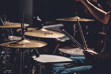 351 tracks automatically added to 107 playlists, on 2022-08-06