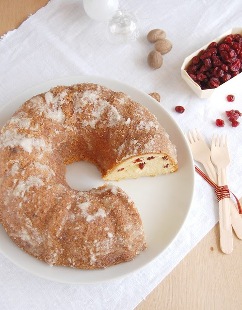 Eggnog pound cake with crystal rum glaze / Bolo de eggnog com casquinha de rum