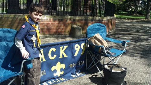 Franklin, MA: Pack 99 collecting shoes