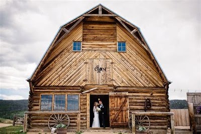 Barn Wedding In Colorado: A Rustic And Romantic Theme