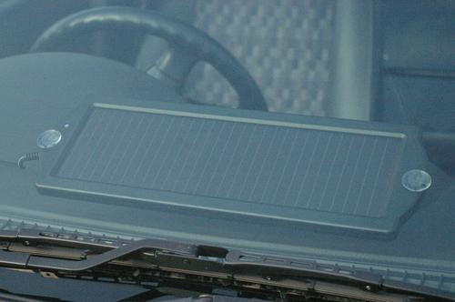 車のバッテリーあがり防止に ソーラーチャージャー Se 160