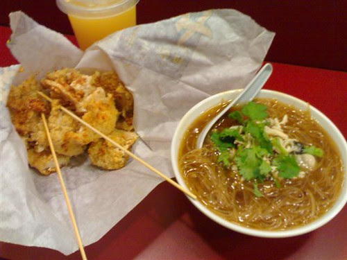 Fried Chicken and Oyster Mee Sua