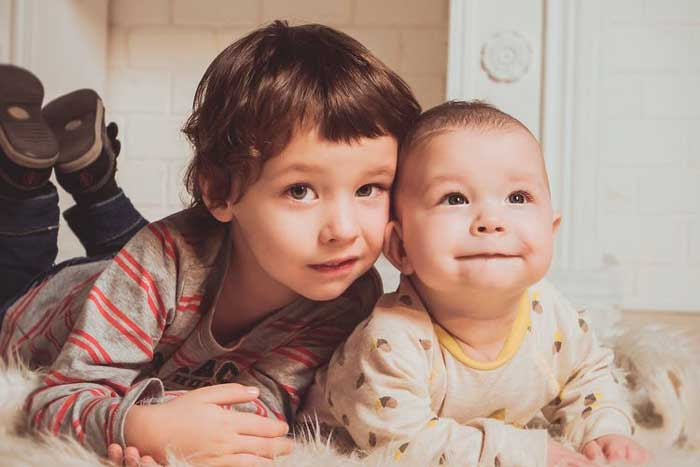 Berapa Jarak Usia Ideal antara Seorang Anak dan Adiknya?