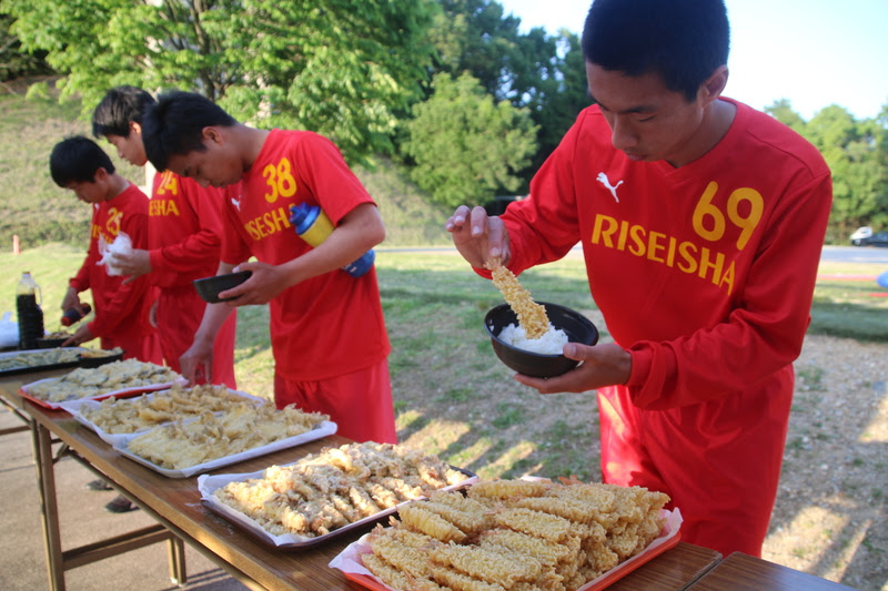 練習後の補食で体重が1 5キロ増 高校サッカーの強豪校が取り組む食事改革の舞台裏 サッカーダイジェストweb
