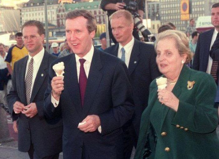 World Leaders and Famous Politicians Love Ice Cream (44 pics)