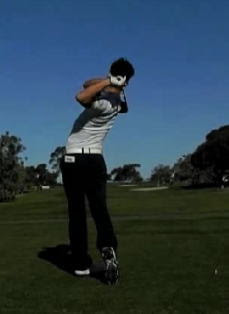 ゴルフでフィニッシュが取れないのはダメ かっこいいスイングを作るなら3秒練習法