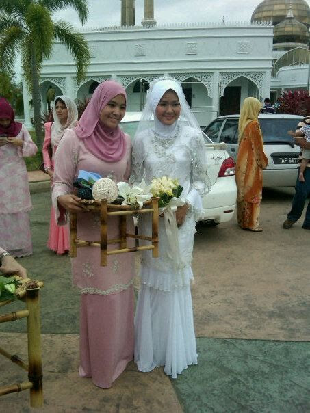 gambar nikah ally iskandar farah lee