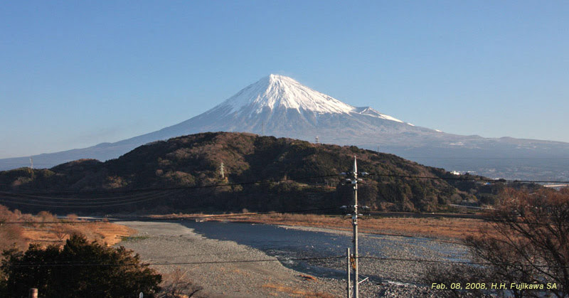 富士川サービスエリアから見る富士山