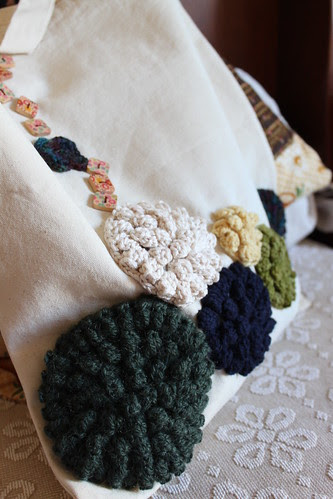 Saco com rosetas de crochet "GARDEN"