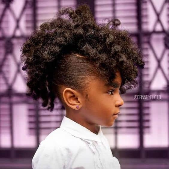 Got long hair and looking for the perfect wedding style? Simple and easy back to school hairstyles for your natural