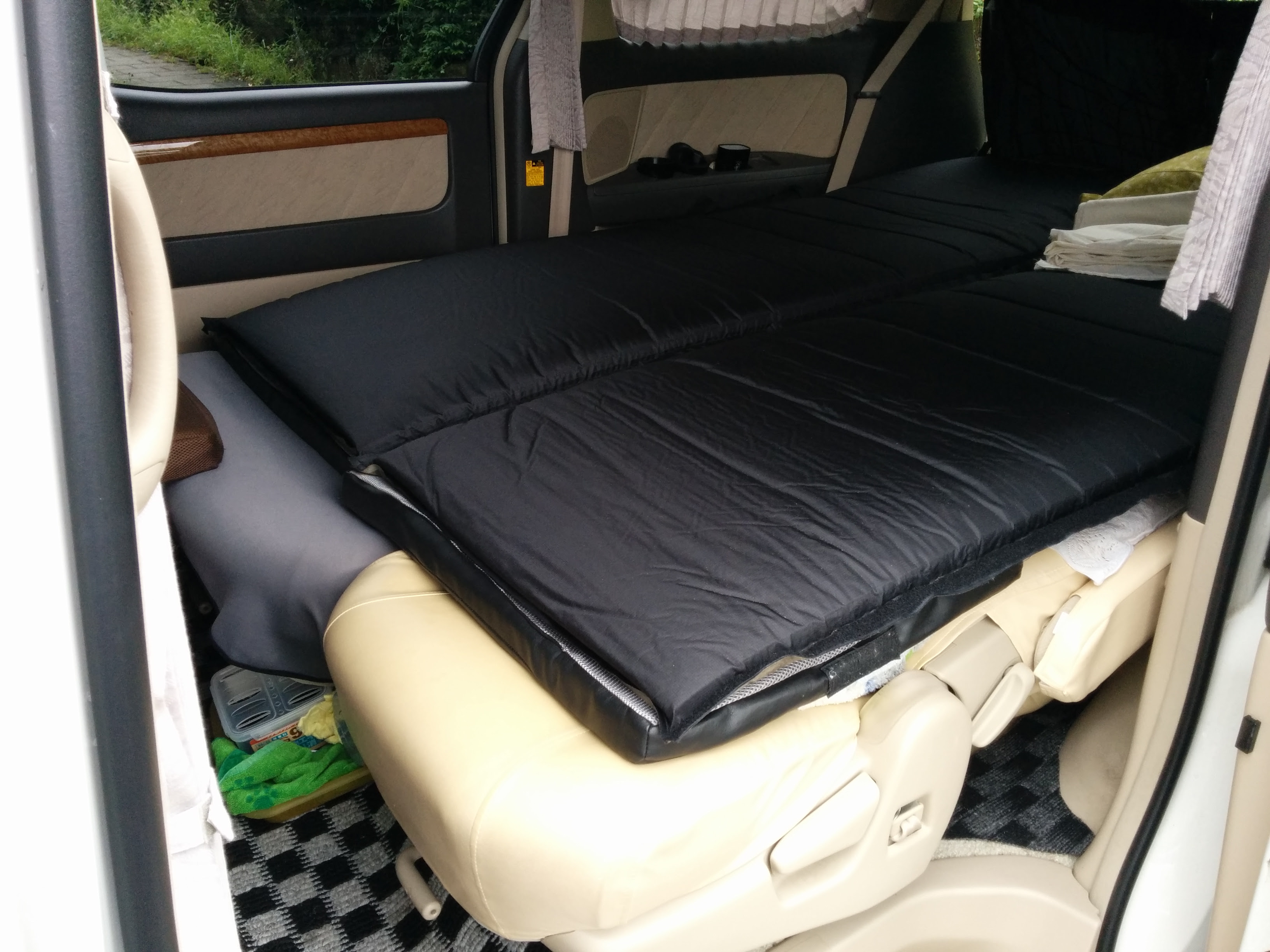 Toyota アルファードでオンリースタイルの車中泊専用マットを使ってみた感想 大人気 車中泊マット １人用 クチコミまとめ オンリースタイル