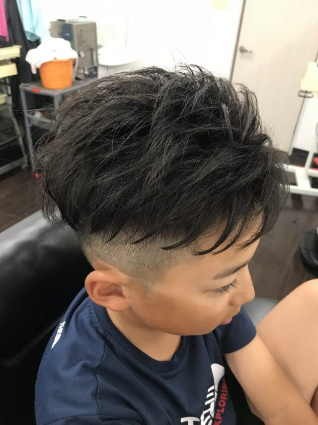 岐阜県 大垣市 岐阜 大垣 美容室 理容室 床屋 Barber キッズカット 子供カット 子どもカット 幼児カット 赤ちゃんカット キッズ 子供 赤ちゃん キッズルーム キッズスペース 保育士 保育士完備 カット シェービング ツーブロック アシメ スキンフェード フェード フェード