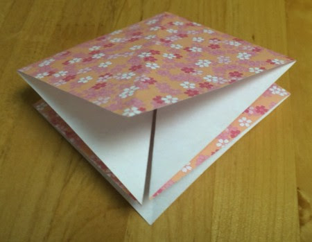 お正月っぽい折り紙 華やかな扇形になる くじゃくの折り方 点線日記