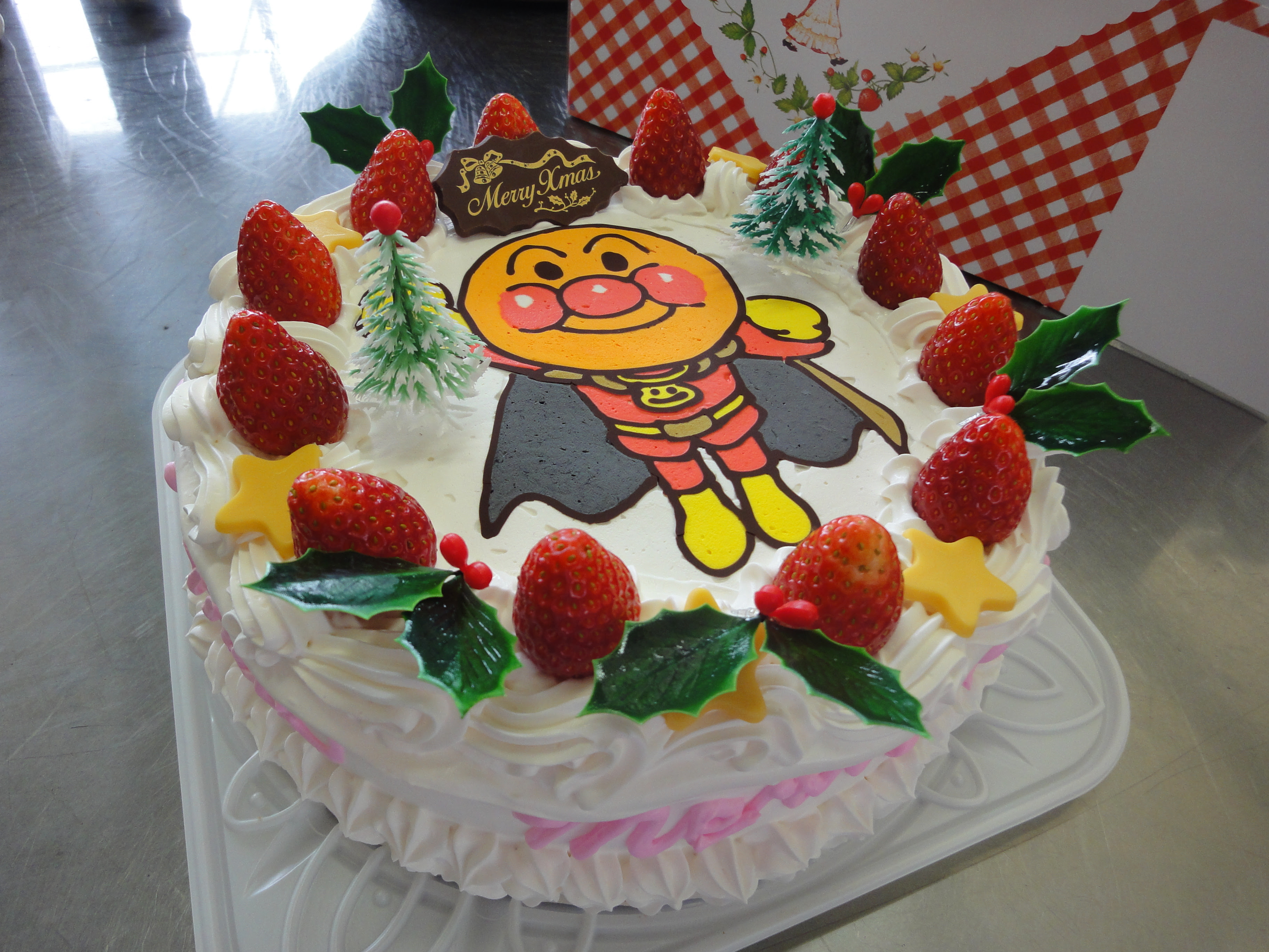 風林堂のクリスマスケーキ キャラクターもいかが 和菓子司 風林堂 工芸菓子 シュガーフラワー ウエディングケーキ 山形県長井市