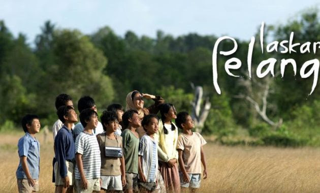 Contoh Teks Ulasan Film, Novel, Buku Singkat Beserta Strukturnya - Anto Tunggal