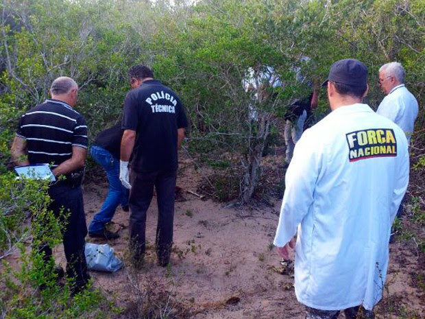 Ossada estava em matagal no distrito Riacho de Sangue, em Macaíba (Foto: Antônio Coelho/Inter TV Cabugi)