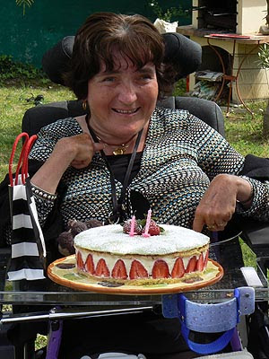 sylvie et son gâteau.jpg