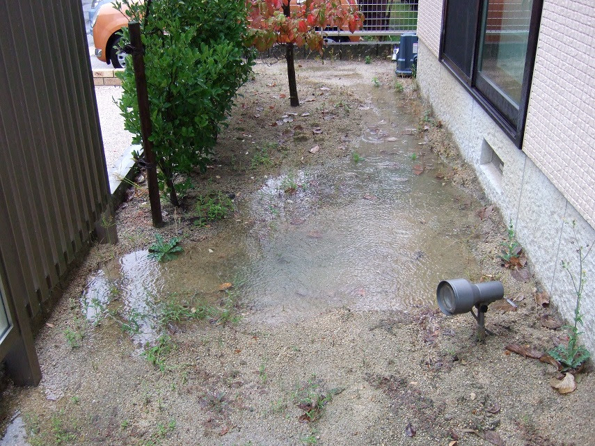 8670 庭の水溜り Npo住宅110番 住まいの悩み 建築への疑問 トラブル相談