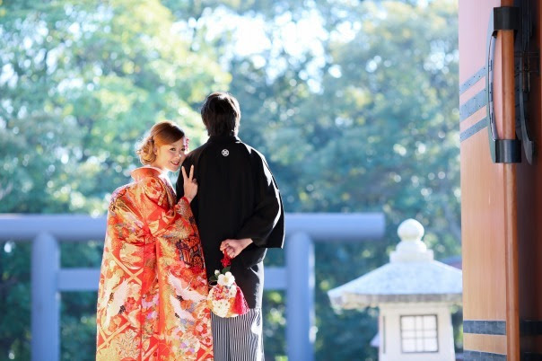結婚式の前撮りだからこそできる 面白いポーズアイデア30選