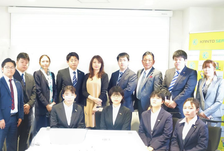 女性も活躍できるフォークリフトオペレーター 関東サービス株式会社公式サイト