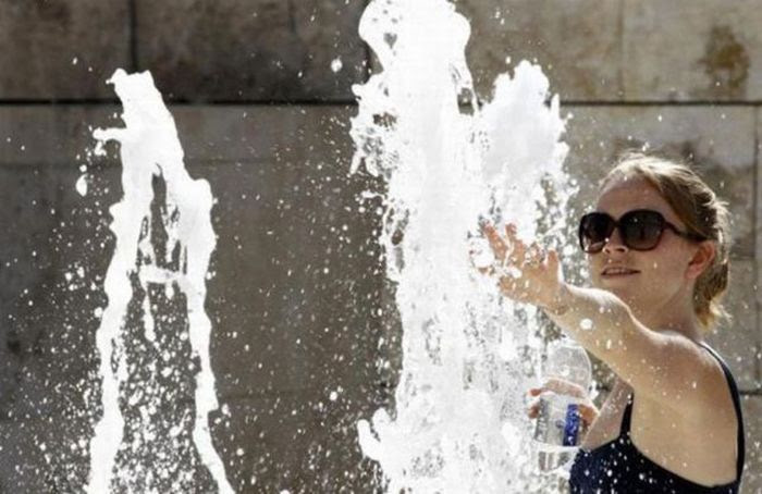 Extremely Hot Summer Around the World (77 pics)