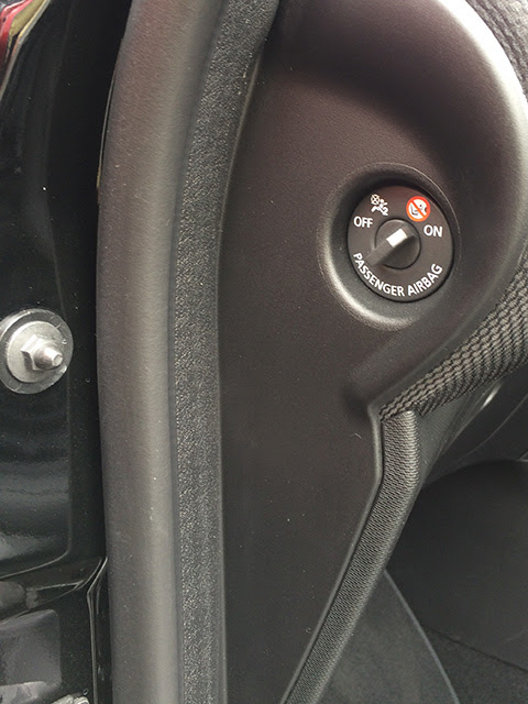 スマート フォーフォーの助手席エアバッグon Offスイッチ Smart Brabus