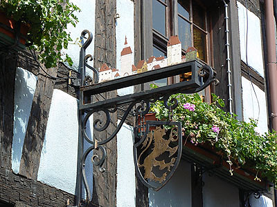 enseigne village hugel.jpg