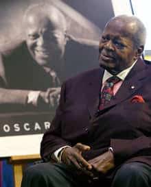 In August 2005, Canada Post paid tribute to Oscar Peterson on his 80th birthday by issuing a postage stamp in his honour.