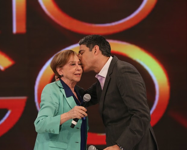 William Bonner e Fernanda Montenegro no palco do Domingão (Foto: Carol Caminha / Gshow)
