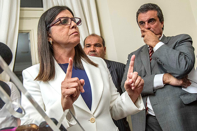 Governadora do Maranhão, Roseana Sarney, com o ministro da Justiça; ela disse que está "até agora chocada" com mortes em Pedrinhas