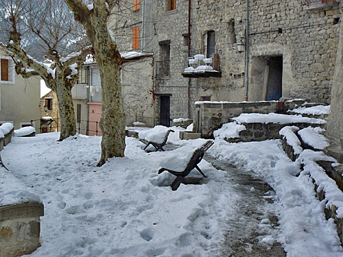 place enneigée annot.jpg