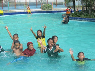 Pengenalan Air sebagai Dasar bagi Siswa Belajar Renang