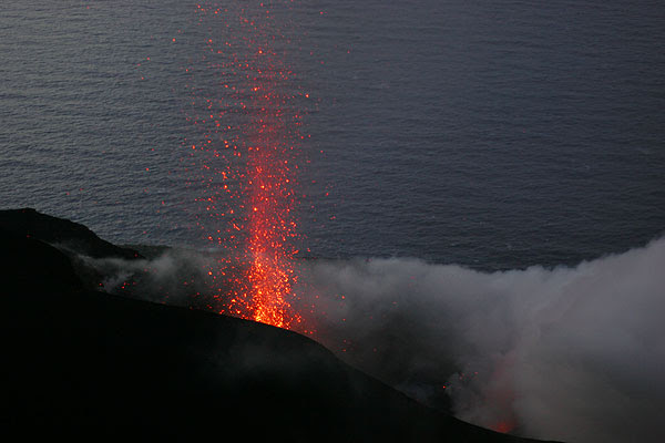 Stromboli in eruzione il 30 Dicembre 2005