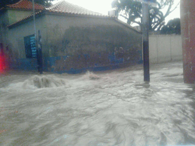 Las lluvias dejan 2,380 desplazados y 476 casas afectadas, informa COE