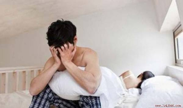  Anh chồng đã yếu lại càng yếu bởi ám ảnh cô vợ quá sốt sắng, thúc giục. Ảnh minh họa