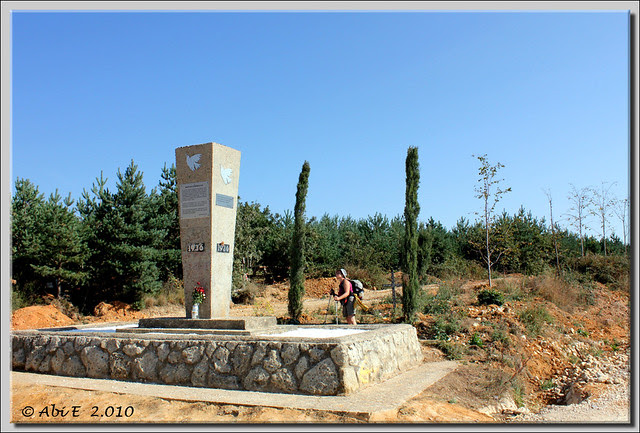 Monolito recordatorio de los fusilados en La Pedraja