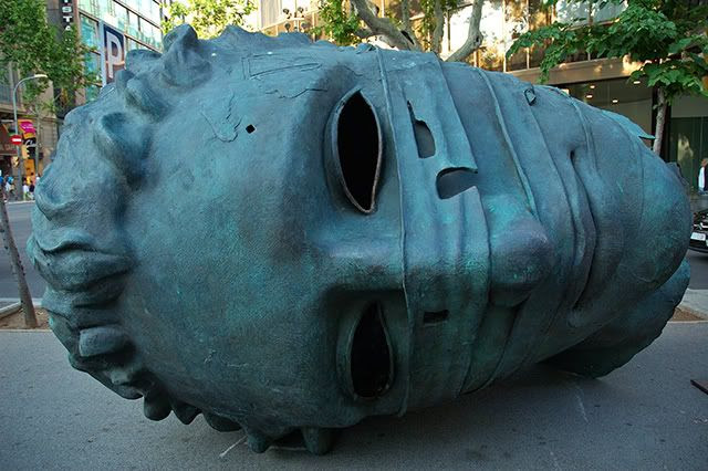 Street Art in Barcelona: Lying Head