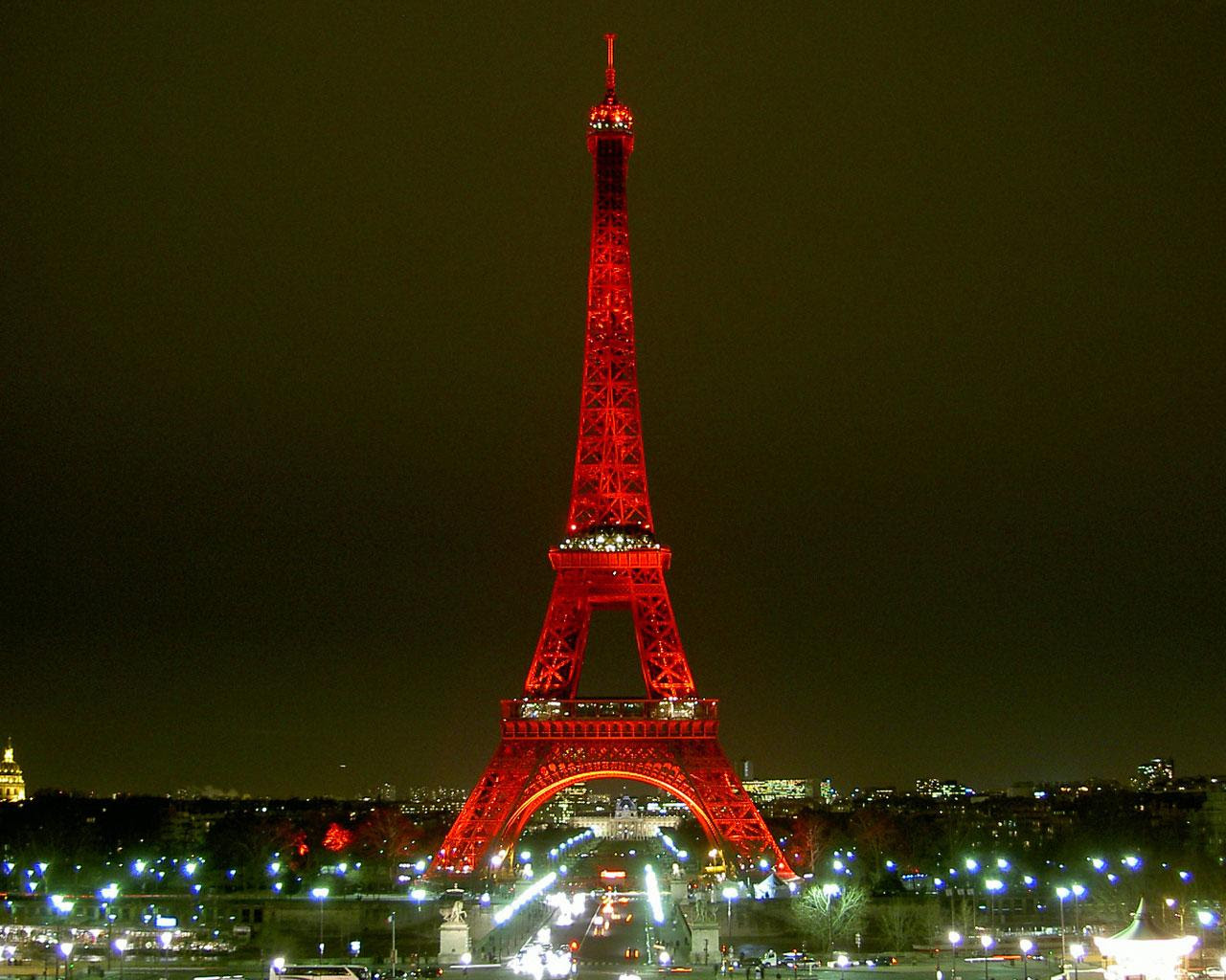 eiffel_tower_red_lights - 2745 - The Wondrous Pics